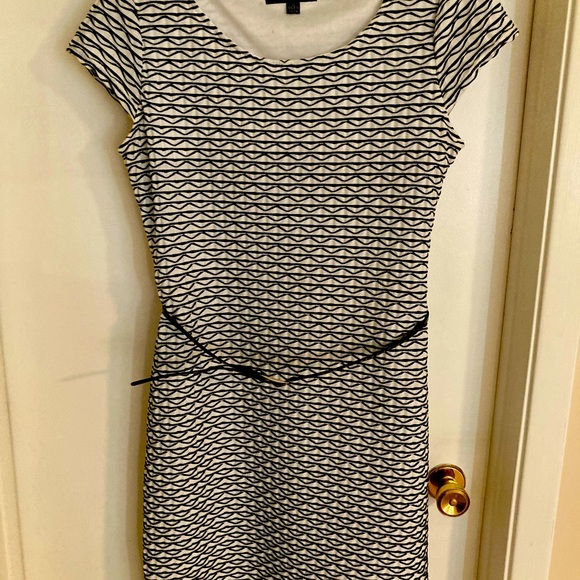 Dresses & Skirts - Black & white elegant dress